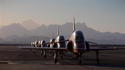 وصول فريق الألعاب الجوية البريطانى إلى إحدى القواعد الجوية المصرية للمشاركة في العرض الجوى