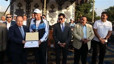 ماراثون للمشي ومباراة ودية لكرة القدم بين العاملين بالمالية والشباب والرياضة