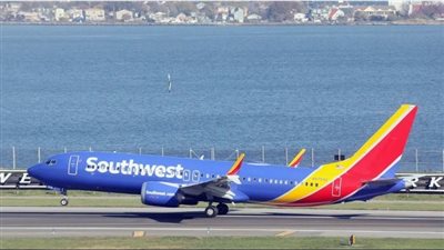 طائرة أمريكية تهبط اضطراريا بسبب الإزعاج 