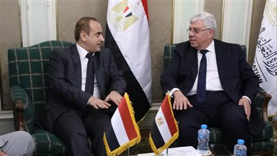 وزير التعليم العالي يبحث مع نظيره اليمني التبادل التعليمي والبحثي