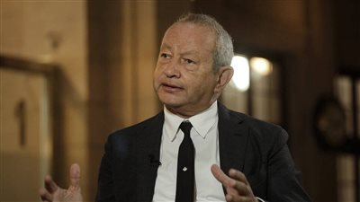 نجيب ساويرس يستذكر والده باكيًا: 