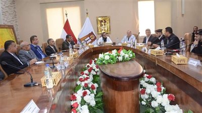 نائب محافظ الوادي الجديد تبحث الإعداد لإنشاء مركز السيطرة الموحد للطوارئ