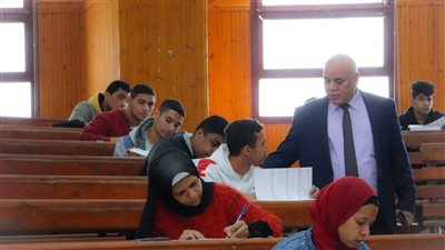 رئيس جامعة الدلتا التكنولوجية يُتابع اختبارات منتصف الفصل الدراسي الأول