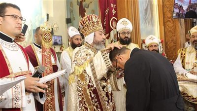 الأنبا إنيانوس يرسم كاهن جديد ببني مزار والبهنسا