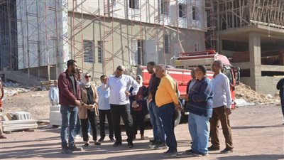 محافظ الوادي الجديد يتابع الإنشاءات بمجمع المصالح الحكومية المميكن | صور 