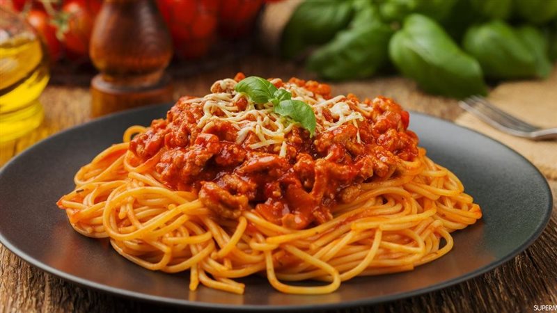 المكرونة بالصوص الأحمر