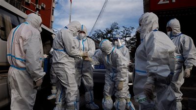 رغم زيادة الإصابات.. هل تتخلى الصين عن سياسة 