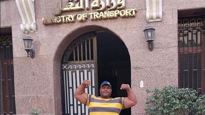 كابونجا يتقدم بطلب لوزارة النقل لسحب قطار سكة حديد بأسنانه