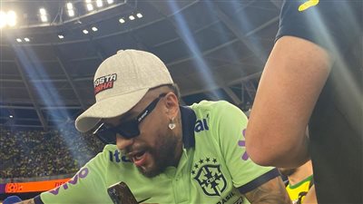 كأس العالم 2022.. شبيه نيمار يخطف الأضواء في مدرجات مباراة البرازيل وسويسرا|صور