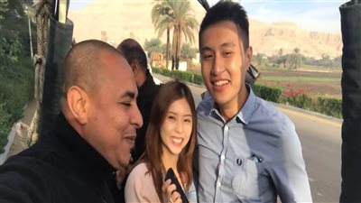 على متن البالون الطائر.. صيني يتقدم لخطبة فتاة في الأقصر|فيديو