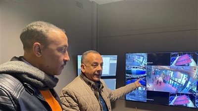 وفد أثري يتفقد تجهيزات قاعة عرض معرض ”رمسيس وذهب الفراعنة“ في باريس