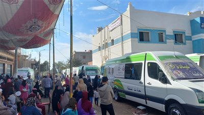 الكشف على 1030 مريضًا بقافلة 