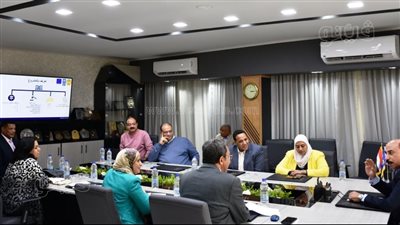 محافظ أسوان يلتقي وفد وزارة التنمية المحلية 