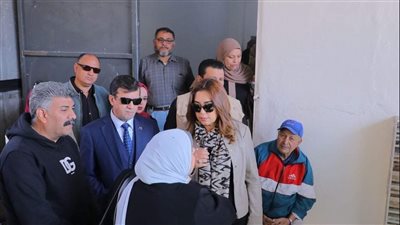 محافظ دمياط تتابع منظومة العمل بالمركز التكنولوجي المتنقل لخدمة المواطنين 