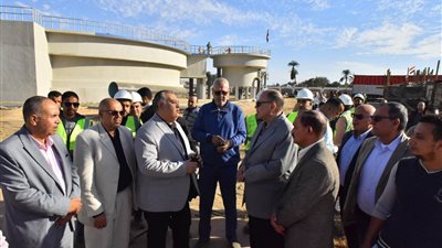 محافظ أسيوط يتفقد أعمال توسعات محطة مياه ديروط بقرية شلش