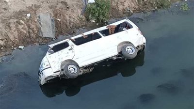 محافظ قنا ينتقل لموقع حادث انقلاب ميكروباص بترعة نجع حمادي