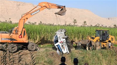 التفاصيل الكاملة لحادث الأربعين..محافظ قنا يزور المصابين ومدير الأمن يتفقد موقع الحادث.. مصرع طفلة وإصابة 14 آخرين الحصيلة l فيديو وصور