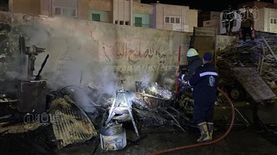 السيطرة على حريق كشك بسبب ماس كهربائي بمطروح|فيديو وصور