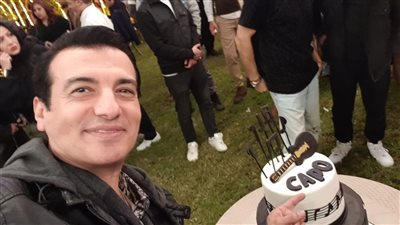 إيهاب توفيق يحتفل بعيد ميلاد حميد الشاعري بطريقته الخاصة | صور