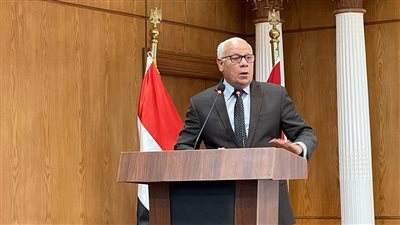 محافظ بورسعيد يوجه بتشكيل لجان لمتابعة انضباط العملية التعليمية 