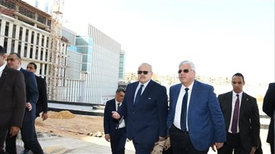عاشور والخشت يتفقدان الأعمال الإنشائية بمستشفى 500 500 بالشيخ زايد