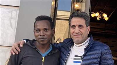 أحمد شيبة يكشف تفاصيل الموقف الإنساني مع العامل صاحب الصورة الشهيرة 
