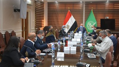 محافظ القليوبية يبحث دعم زراعة 20 ألف فدان قمح