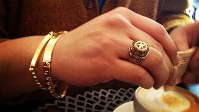 ما حكم تزين الرجال بالذهب والفضة؟.. الإفتاء تجيب