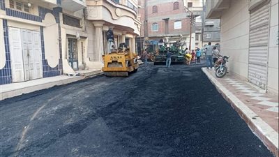 محافظ دمياط تتابع رصف شوارع المدينة