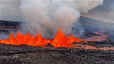ارتفاعه 60 مترًا والحمم أنهار.. مشاهد مخيفة لبركان هاواي الأكبر في العالم|فيديو