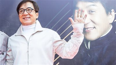 جاكي شان يختتم فعاليات الدورة الثانية من مهرجان البحر الأحمر السينمائي بجدة