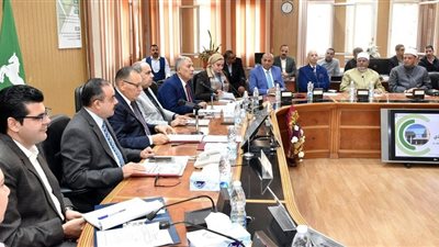 تنفيذي الشرقية يناقش الإسراع في تحصيل مستحقات الدولة وملفات أخرى