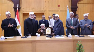 مجلس جامعة الأزهر يكرم الدكتور أحمد عمر هاشم عضو هيئة كبار العلماء 