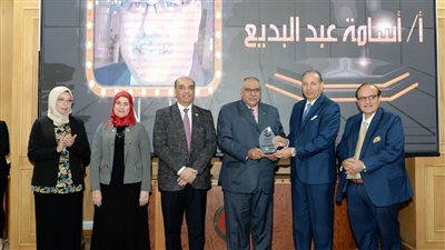 كلية الطب جامعة المنصورة تحتفل بروادها