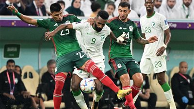 التعادل السلبي سيد الموقف بين السعودية والمكسيك في الشوط الأول