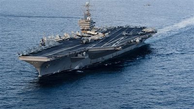 9 إصابات في حريق على متن حاملة طائرات أمريكية