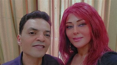 أنتي الحب الأول والأخير.. طارق الشيخ يغازل زوجته 