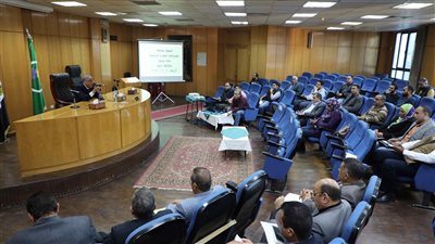 محافظ المنيا يشدد على توصيل كافة المرافق لمشروعات حياة كريمة | صور