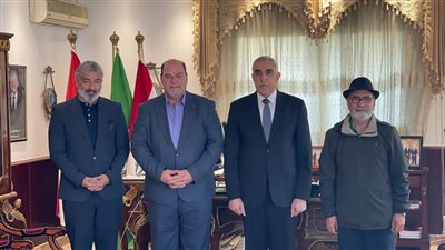 سفير بغداد في مصر القاهرة يستقبل نقيب الفنانين العراقيين جبار العبودي