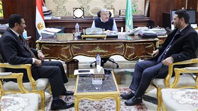 محافظ المنيا يستقبل عددا من النواب لمناقشة طلبات مختلف القطاعات