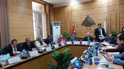 رئيس جامعة بنها: تنظيم زيارات ميدانية للطلاب لمشروعات مبادرة حياة كريمة