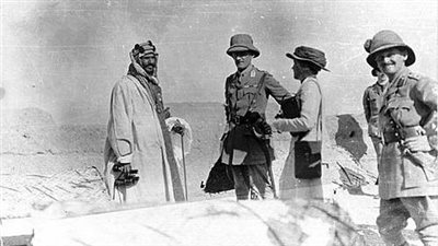 سر توقيع معاهدة العقير بين سلطنة نجد والعراق والكويت لترسيم حدود الدول الثلاث