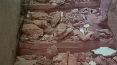 إصابة سيدة في انهيار درج سلم بعقار بالإسماعيلية | صور