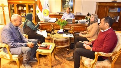 محافظ أسيوط يلتقي أعضاء مجلس النواب لاستعراض وحل مشاكل دوائرهم 