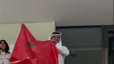 حاملا الأعلام.. شاهد كيف احتفل أمير قطر بفوز المنتخب المغربي