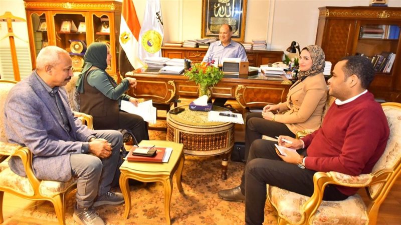 اجتماع محافظ أسيوط