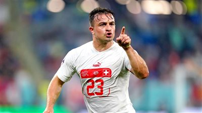 شاكيري نجم منتخب سويسرا يعتزل اللعب دوليا 