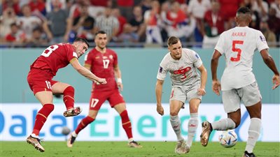 كأس العالم 2022.. صربيا وسويسرا يتعادلان 2/2 في شوط أول مثير|فيديو وصور