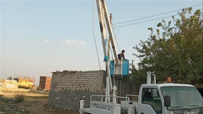 رفع 40 طن قمامة وصيانة كشافات لإنارة بالقصاصين في الإسماعيلية | صور