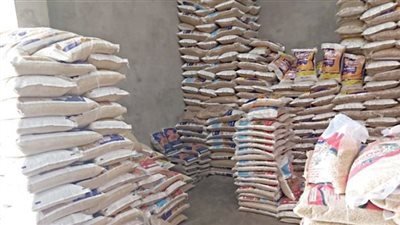 القبض على صاحب محل حجب 3 أطنان أرز عن التداول في القاهرة